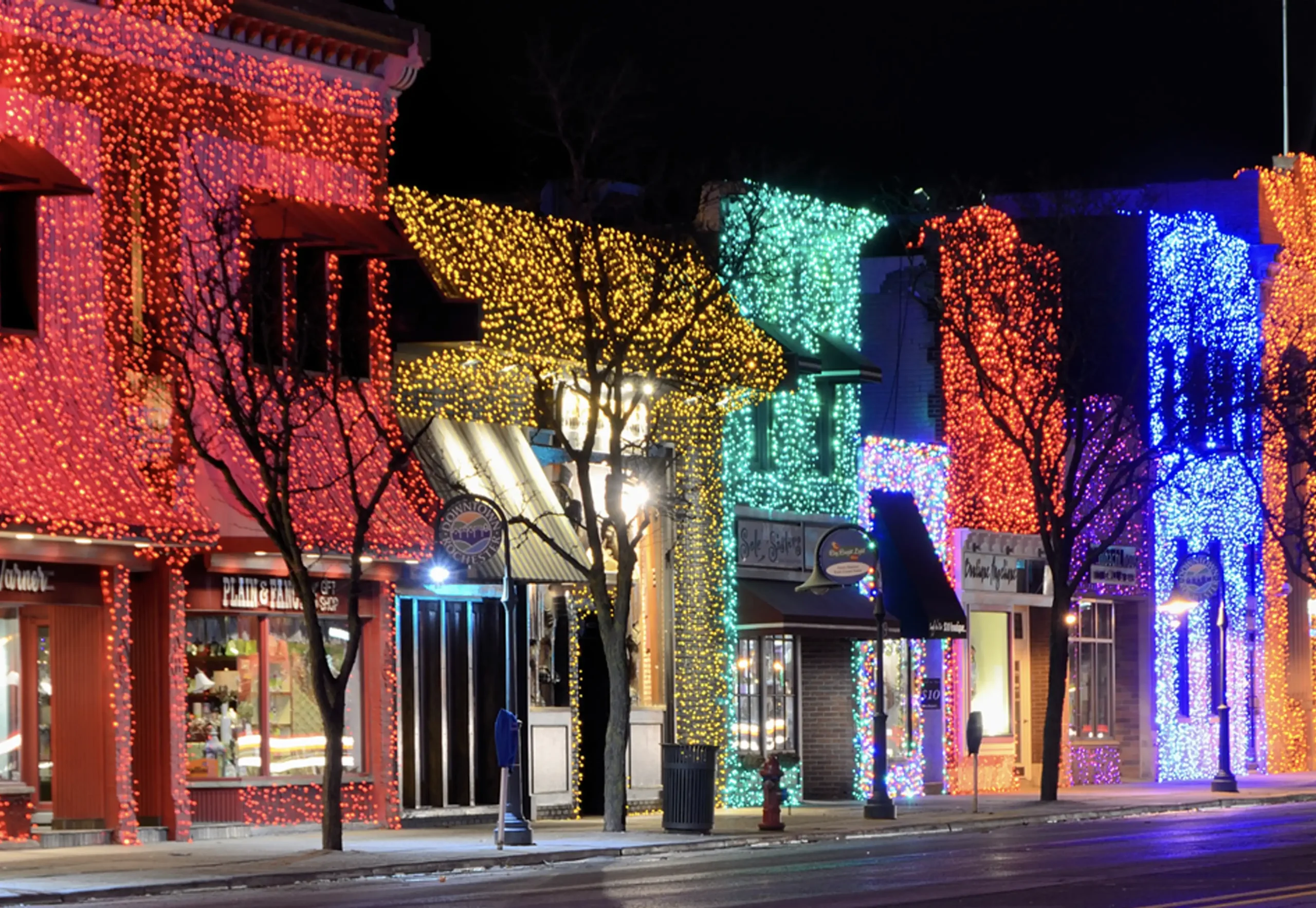 rochester-hills-lights-solar Lights lining downtown Rochester, Michigan